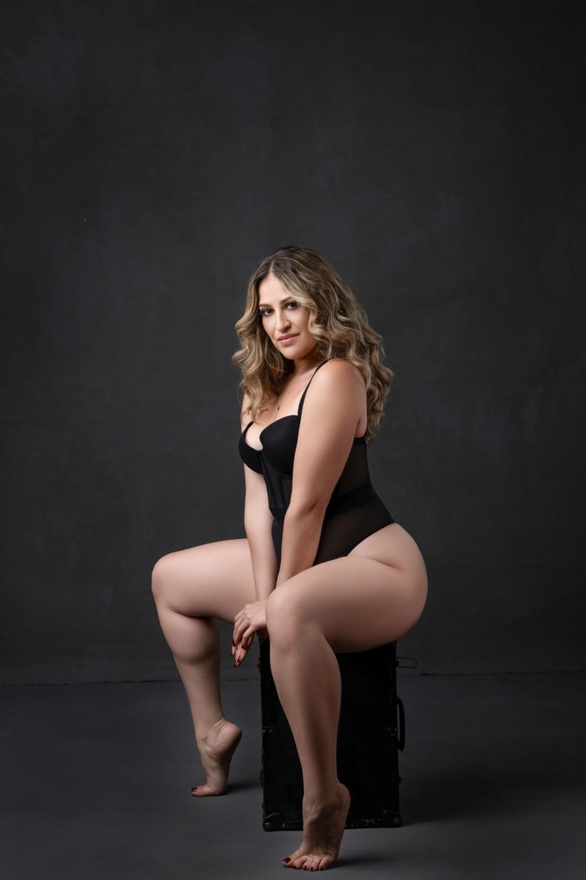 Curvy Women in Orlando Doing a Boudoir Session at Art Photo Boutique 