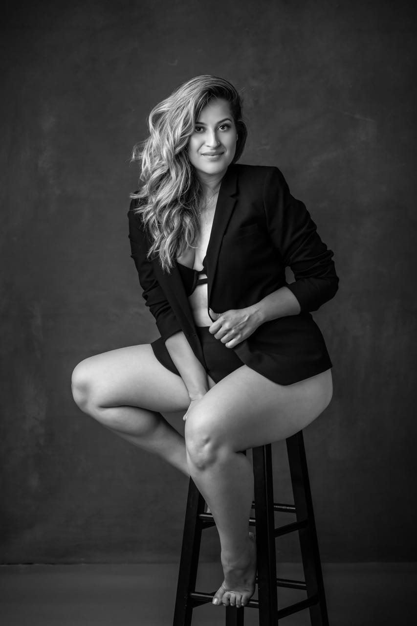 Curvy Women in Orlando Doing a Boudoir Session at Art Photo Boutique 