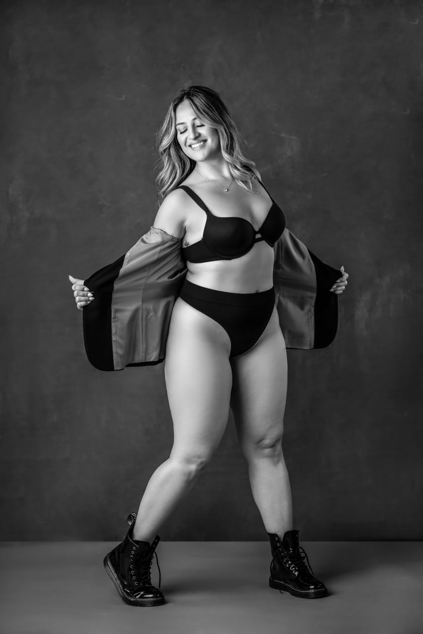 Curvy Women in Orlando Doing a Boudoir Session at Art Photo Boutique 